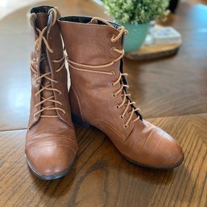 Lace-up Tan Boots